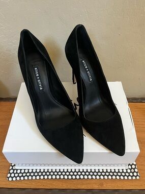 Alice + Olivia 41 Black Suede Pointed Stiletto Pumps